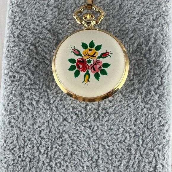 Villeruse 1960s Swiss Hand Wind Necklace Watch with Hand  display picture 1